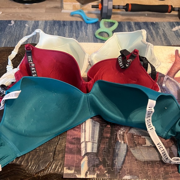 3 Victoria secret bras 34DDD - Picture 3 of 5